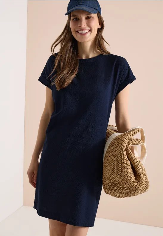 Knielanges Kleid mit Seersuckerstruktur