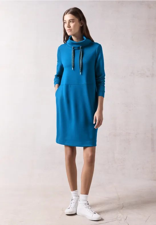 Kleid mit großem Kragen