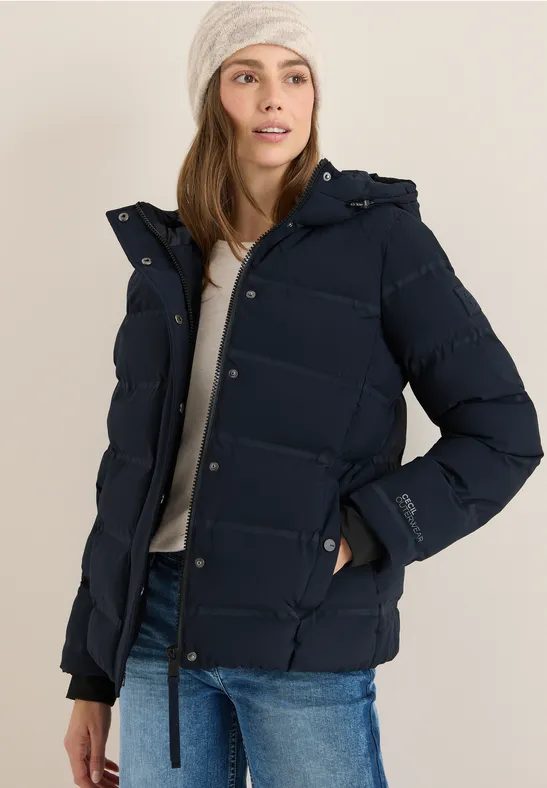 Sportive Jacke mit Kapuze