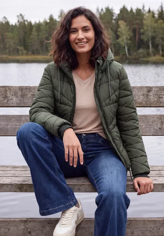 Steppjacke mit Kapuze und Zipper