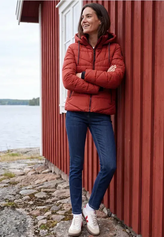 Steppjacke mit Kapuze und Zipper