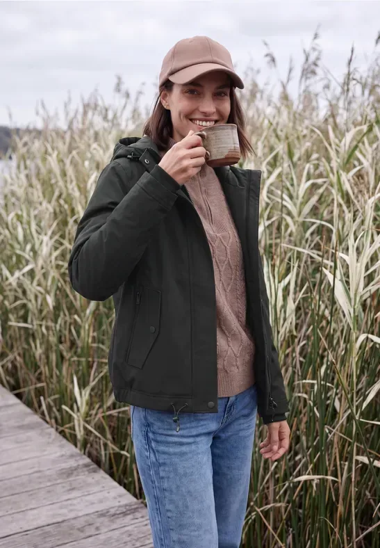 Kurze Jacke mit 2-in-1 Kapuze