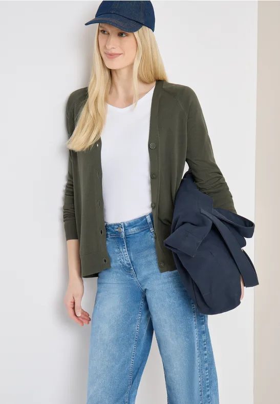 Basic Cardigan mit V