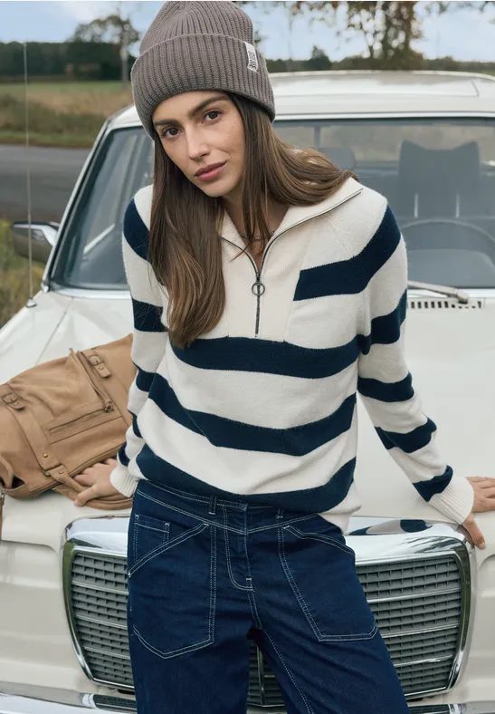 Gestreifter Pullover