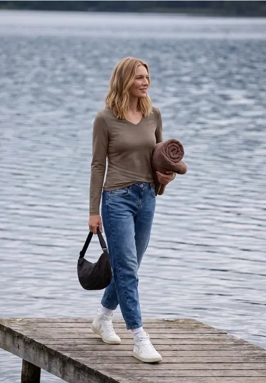 Langarm Shirt in Unifarbe mit V-Neck