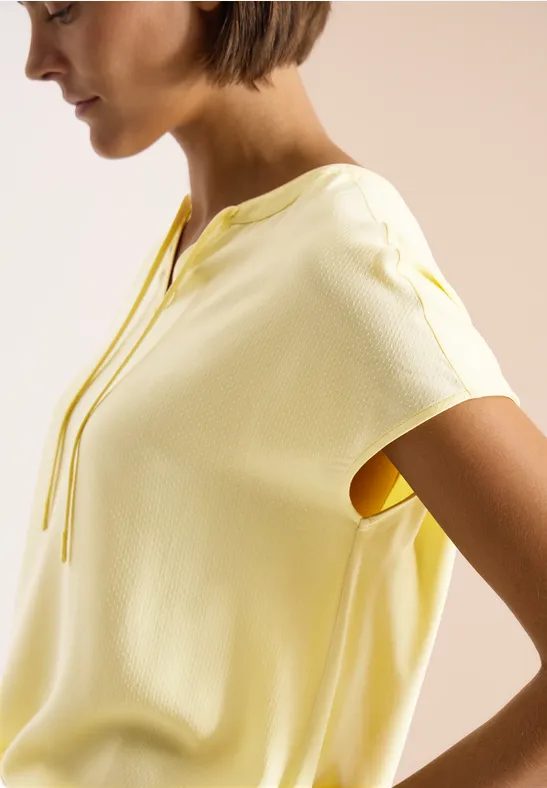 Kurzarm Bluse mit Strukturmix