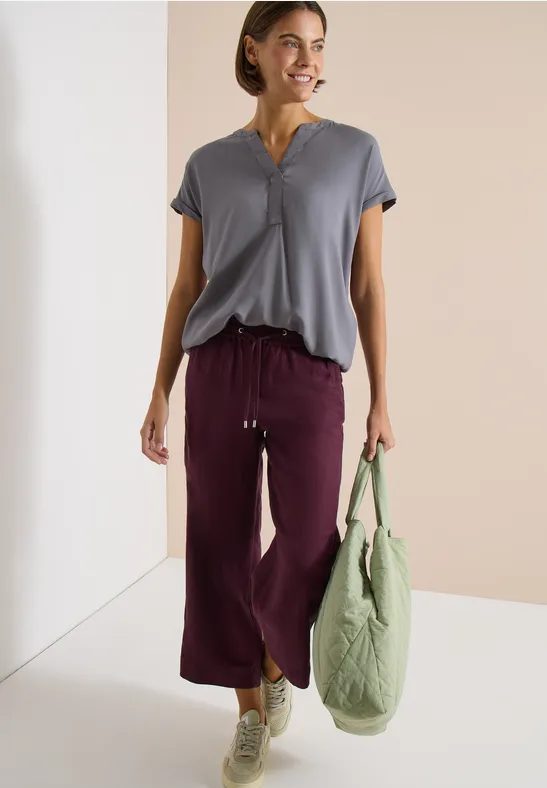 Kurzarm Bluse mit Split Neck