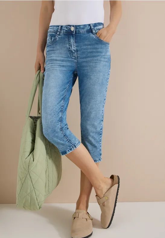 High waist Slim Fit Capri Jeans