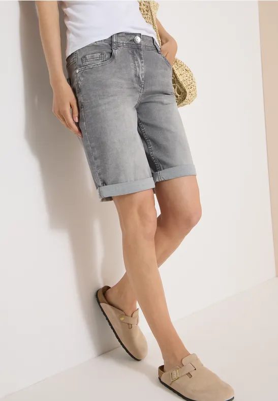 Slim Leg Jeansshorts im Casual Fit