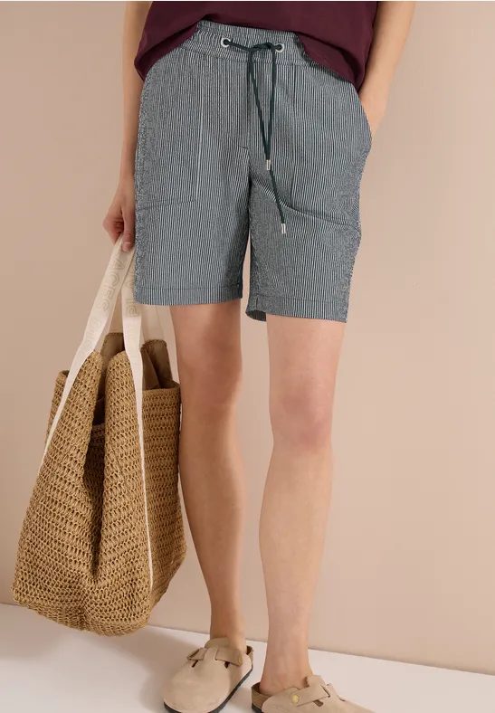 Straight Leg Shorts in Seersucker Qualität