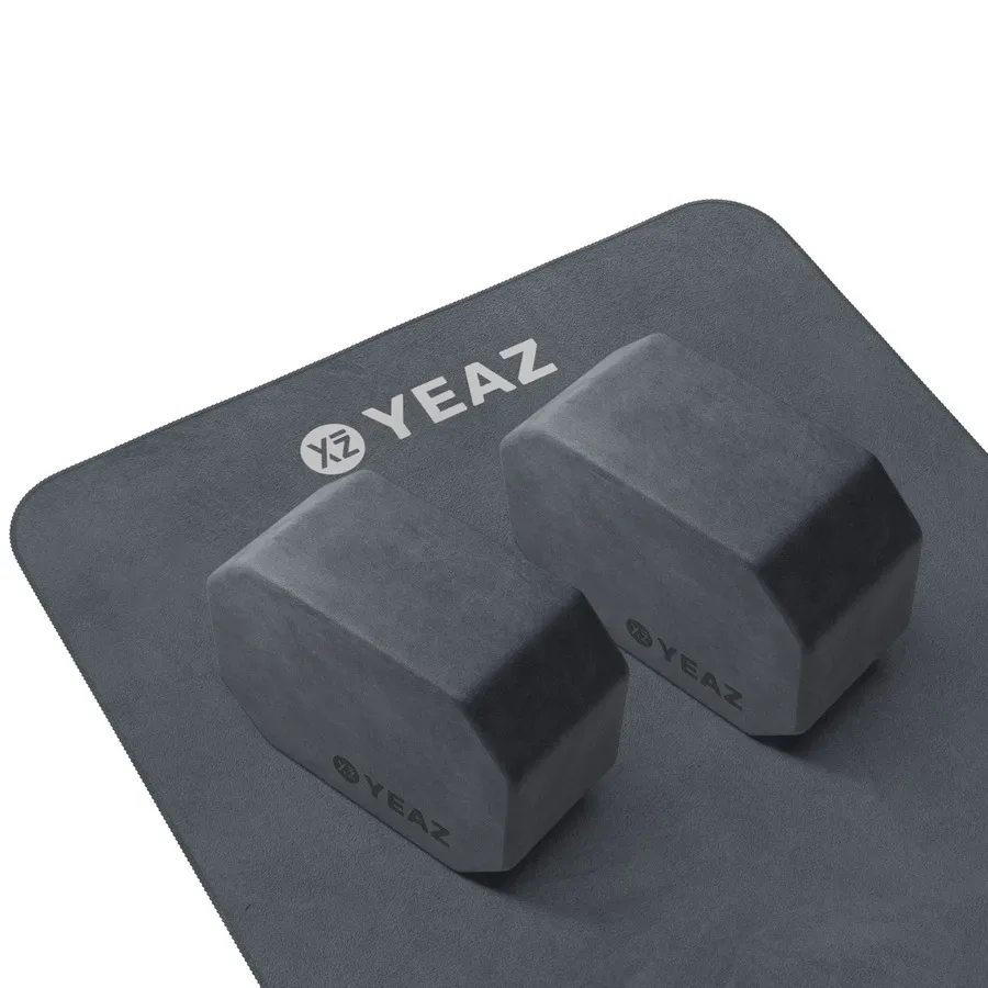 YEAZ - NEXT LEVEL Set aus Yogablöcke und Handtuch - onyx shadow, One Size, Schwarz