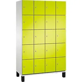 C+P Schliessfachschrank Cambio, 4 Abteile, 20 Fächer, auf Füssen, B 1200 x T 525 x H 1980 mm, lichtgrau/clowngrün