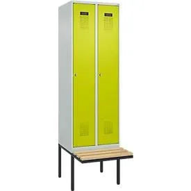 Kleiderspind C+P Evolo Plus, 2 Abteile à 300 mm Breite, schwebende Sitzbank, B 600 x T 815 x H 2120 mm, Zylinder, lichtgrau/clowngrün