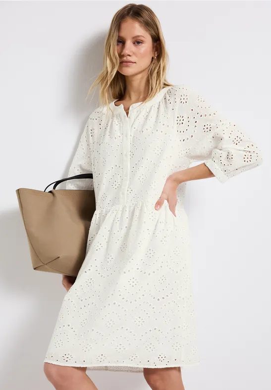 Kleid mit Lochstickerei