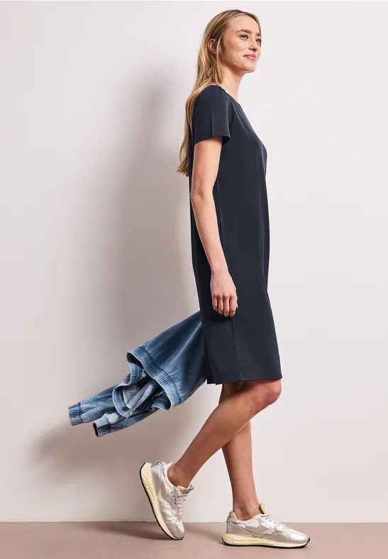Knielanges Kleid mit Raffung