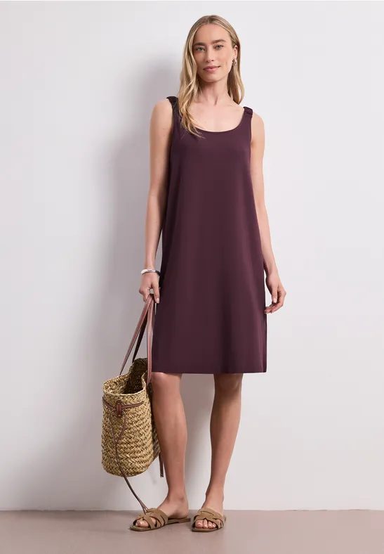 Knielanges Kleid mit gerafften Trägern