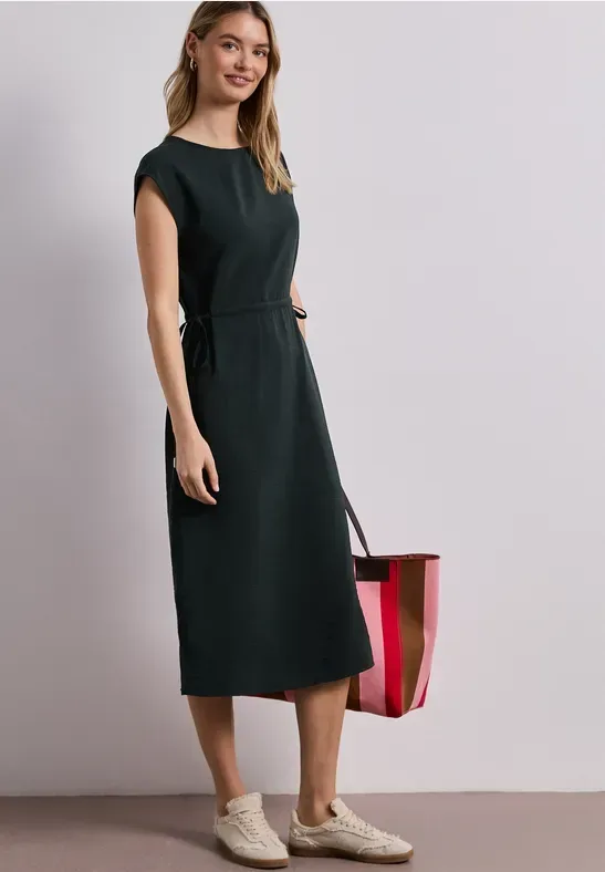 Midikleid mit U-Boot-Ausschnitt