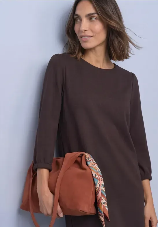 Knielanges Kleid mit Rundhals