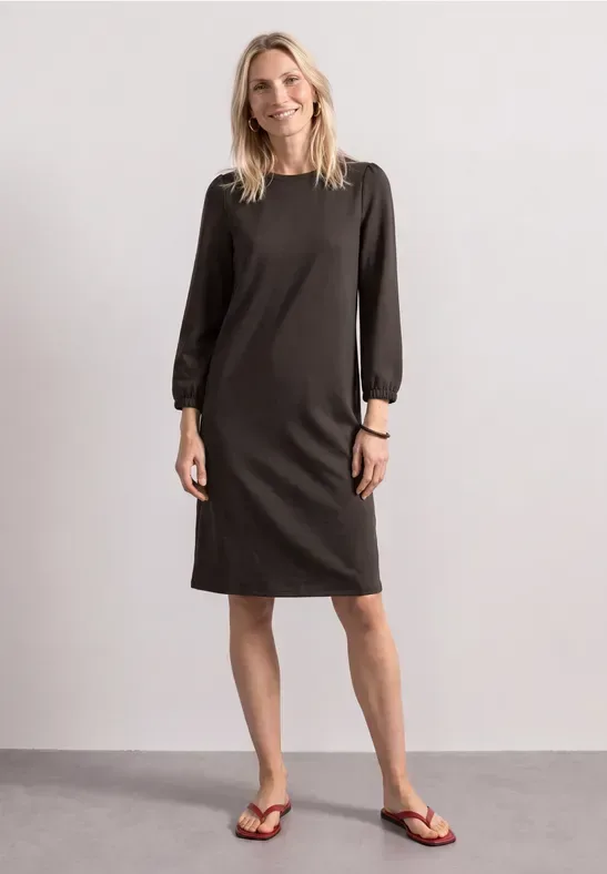 Knielanges Kleid mit Rundhals
