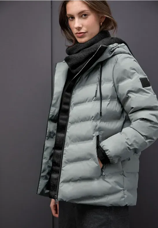 Jacke mit geklebten Nähten