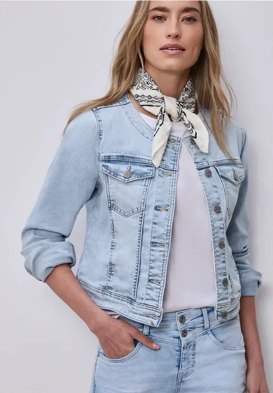 Jeansjacke mit Brusttaschen und Knöpfen