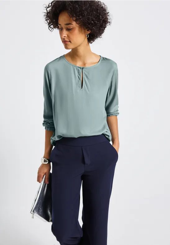 Rundhalsbluse mit Cut