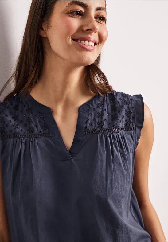 Blusentop mit Split Neck und Shiffleydetails