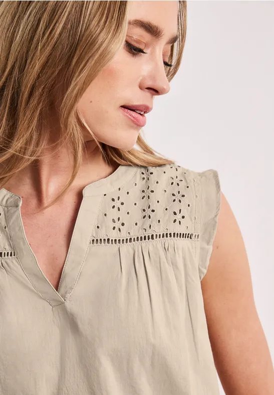 Blusentop mit Split Neck und Shiffleydetails