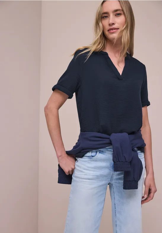 Kurzarm Bluse in Musselinqualität mit Turn