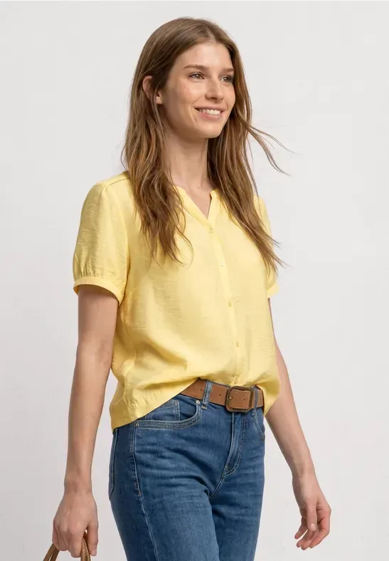 STREET ONE Kurzarmbluse Sommerbluse mit Split Neck und Knöpfen