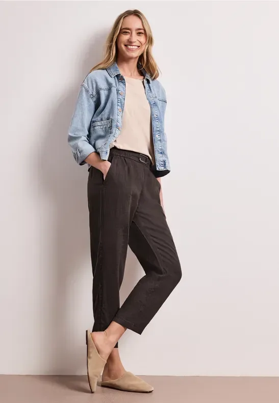 Slim Leg Hose aus Leinen mit Schnalle