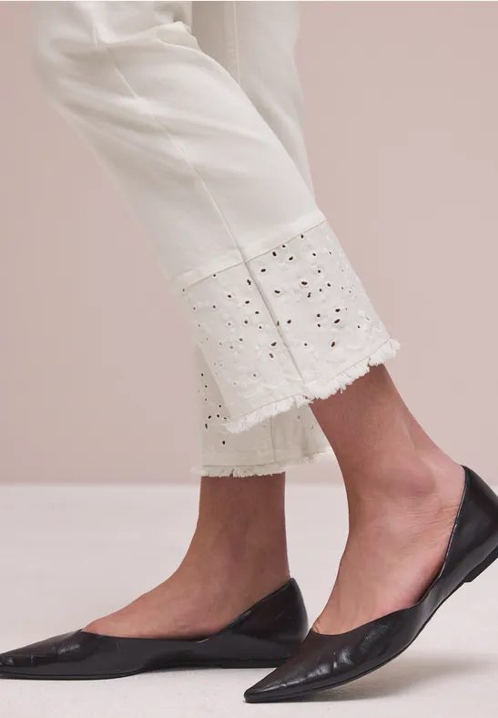 Flared Leg Jeans mit Ziersaum