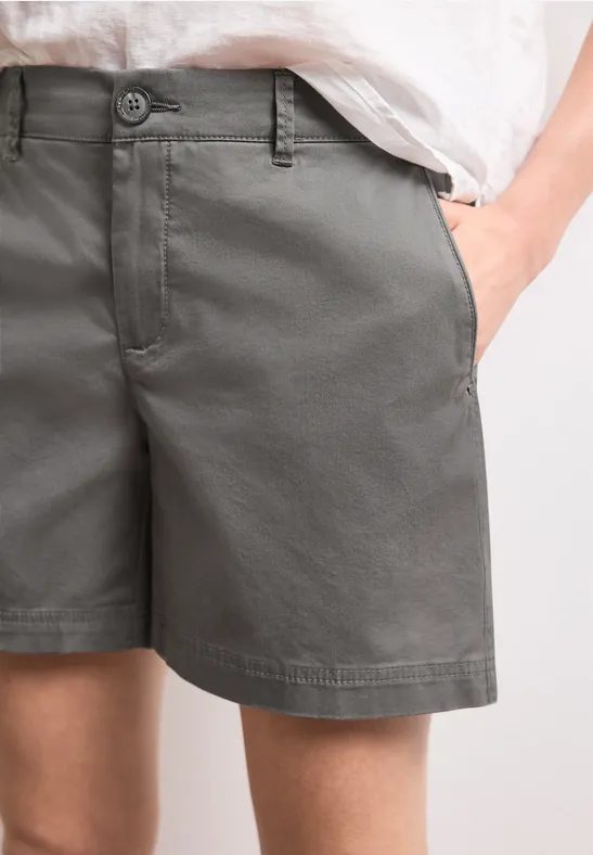 Mid Waist Chino Shorts im Casual Fit