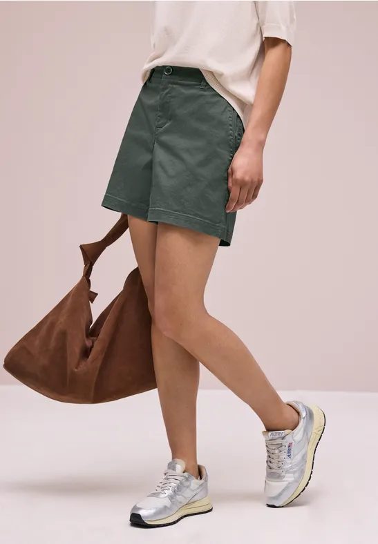 Mid Waist Chino Shorts im Casual Fit