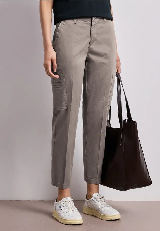 Slim Leg Chino mit Taschen im Cargo