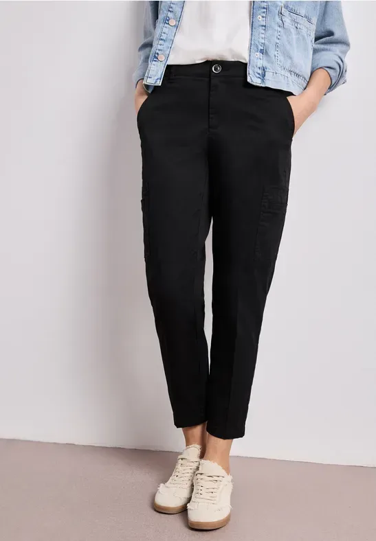 Slim Leg Chino mit Taschen im Cargo