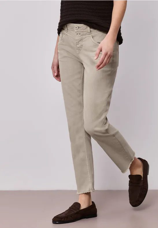 Straight Leg Jeans mit fransigem Saum