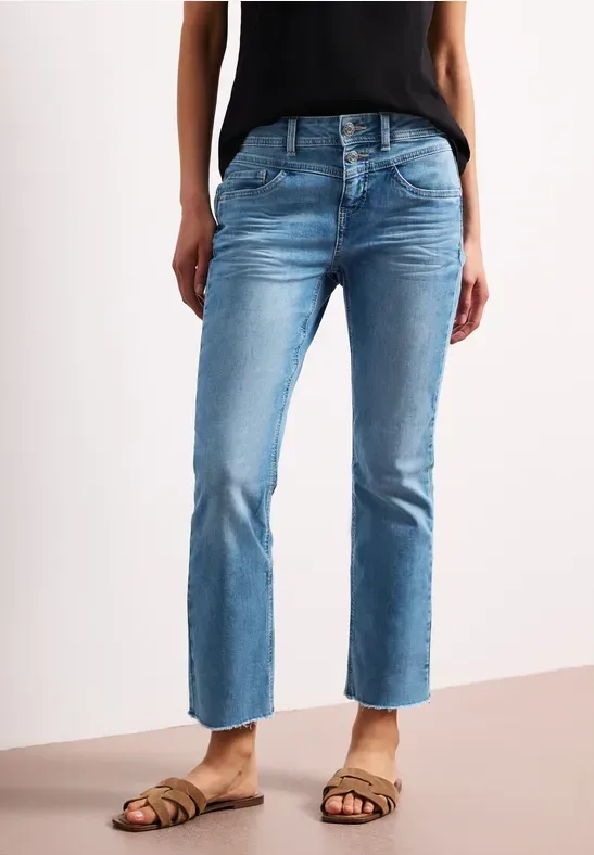 Straight Leg Jeans mit fransigem Saum