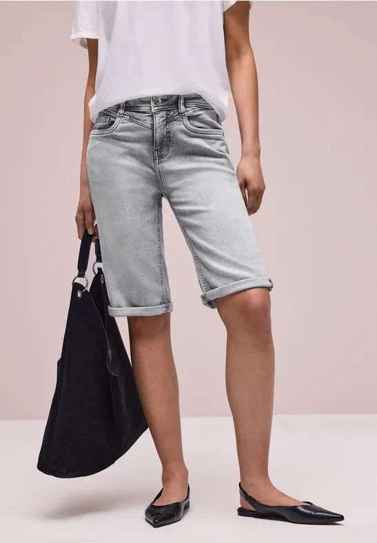 Slim Leg Bermuda mit Turn