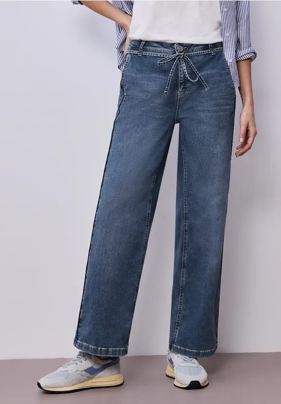 Wide Leg Jeans mit Gürteldetail