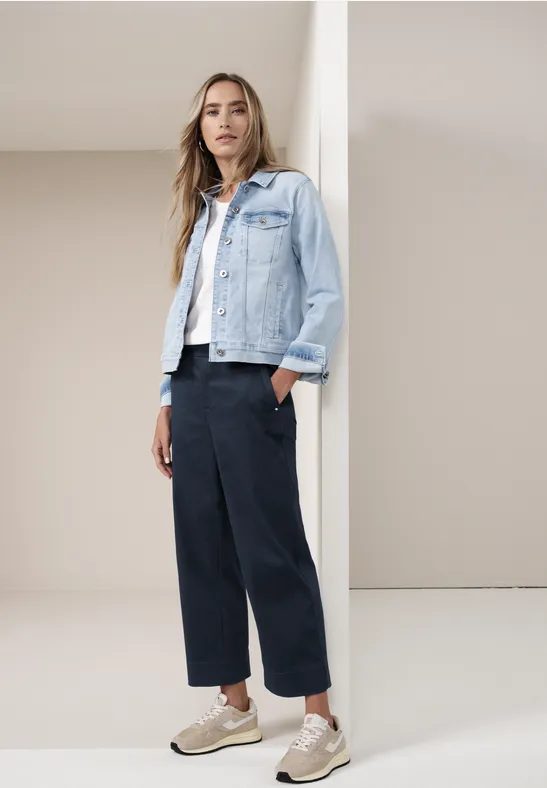 Wide Leg Hose mit Knopfdetail