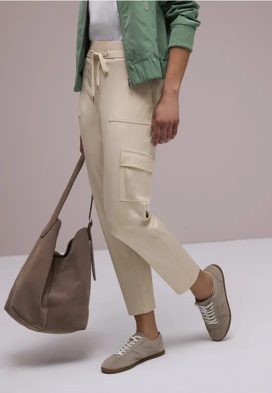 Slim Leg Hose im Cargo