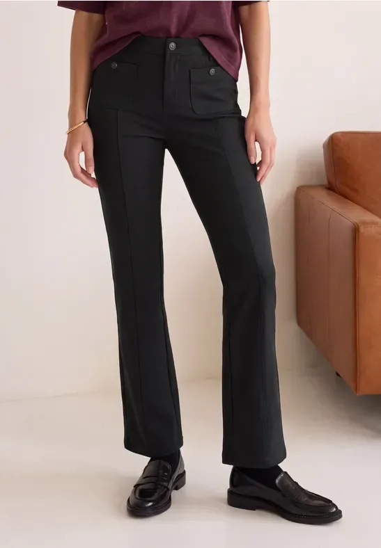 Bootcut Hose mit aufgesetzten Taschen