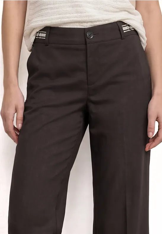 Straight Leg Hose mit Gürteldetails