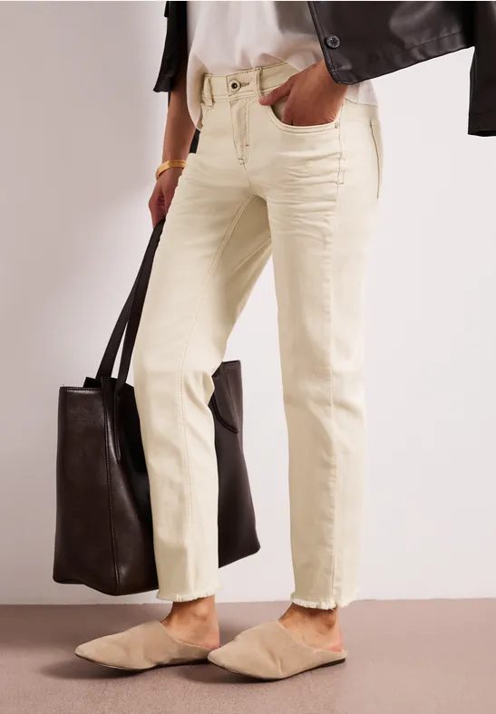 Straight Leg Jeans mit offenem Saum