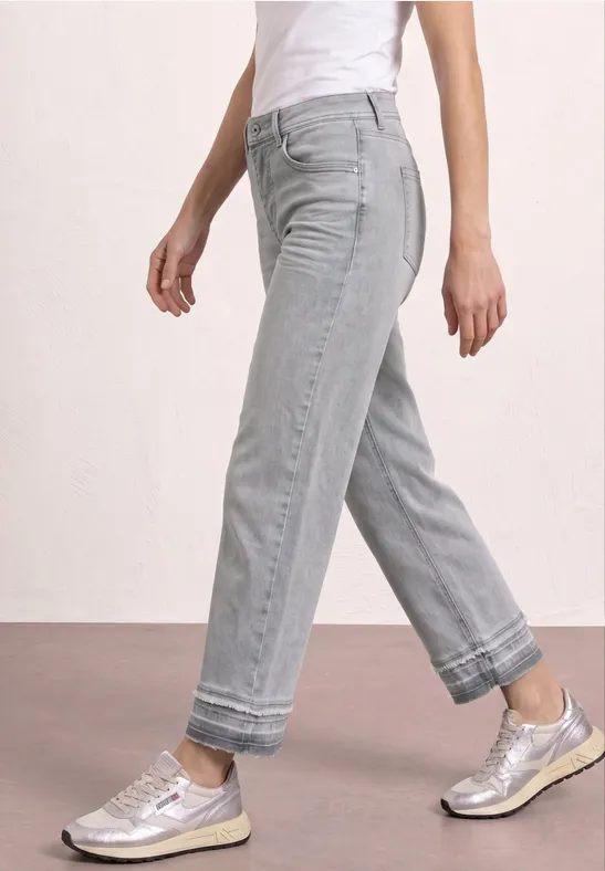 Straight Leg Jeans mit Ziersaum