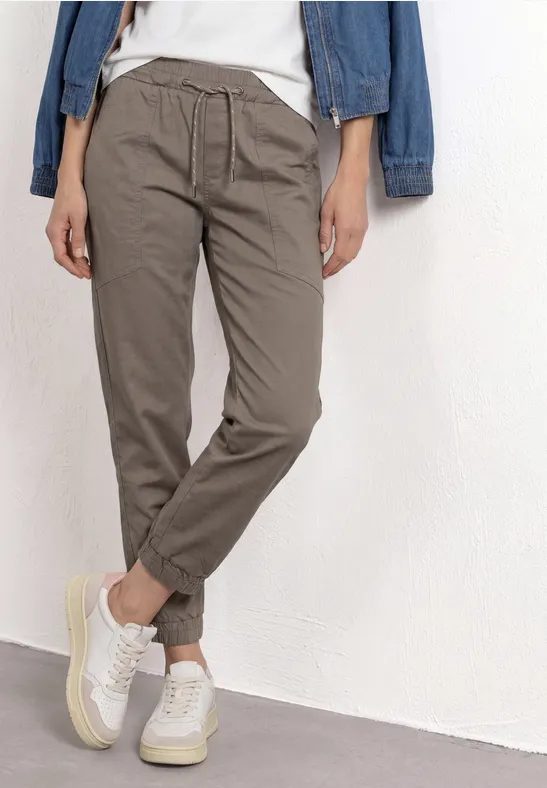 Slim Leg Hose in leichter Qualität