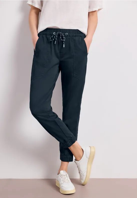 Slim Leg Hose in leichter Qualität
