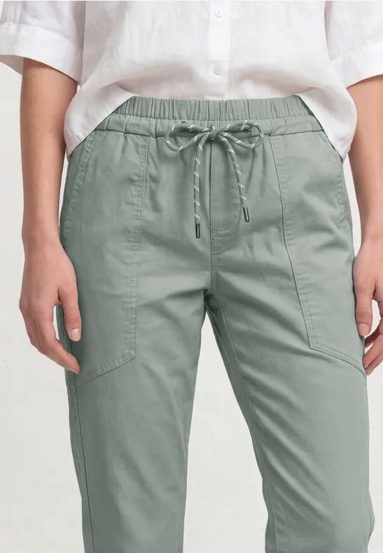 Slim Leg Hose in leichter Qualität