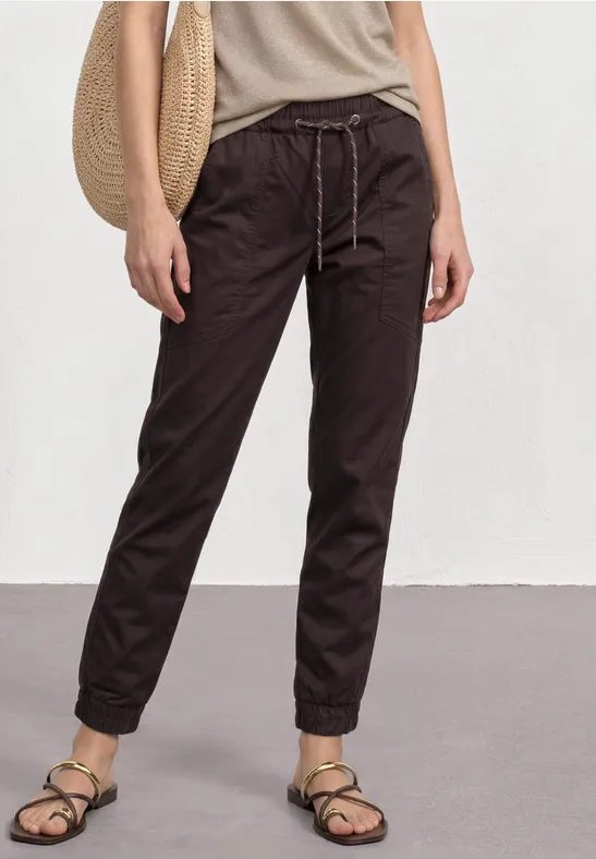 Slim Leg Hose in leichter Qualität